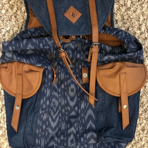 NWOT Volcom Wayward Canvas Backpack - Picture 3 of 4